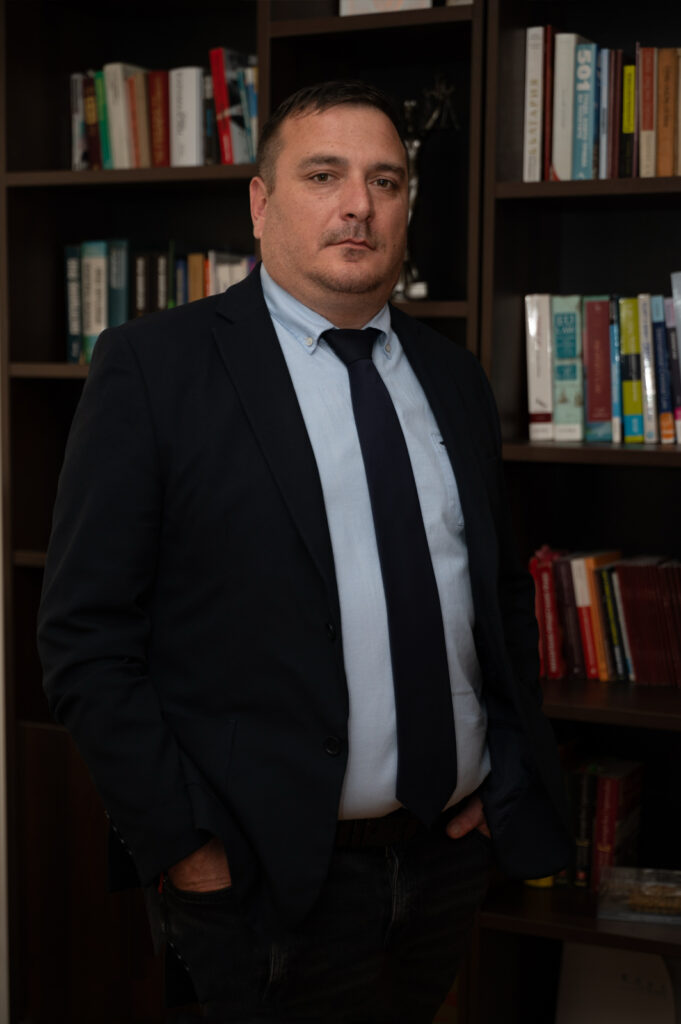 Адв. Радослав Миков Гражданско право и  процес. Административно право и процес